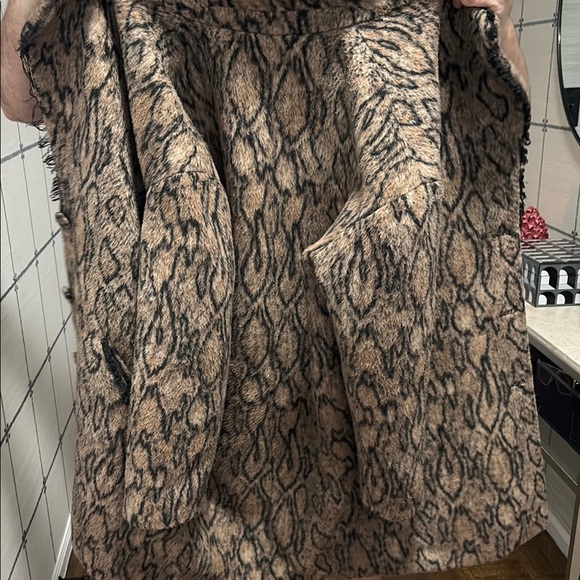 Leopard Print Women's Coat with runway lining - Picture 3 of 3